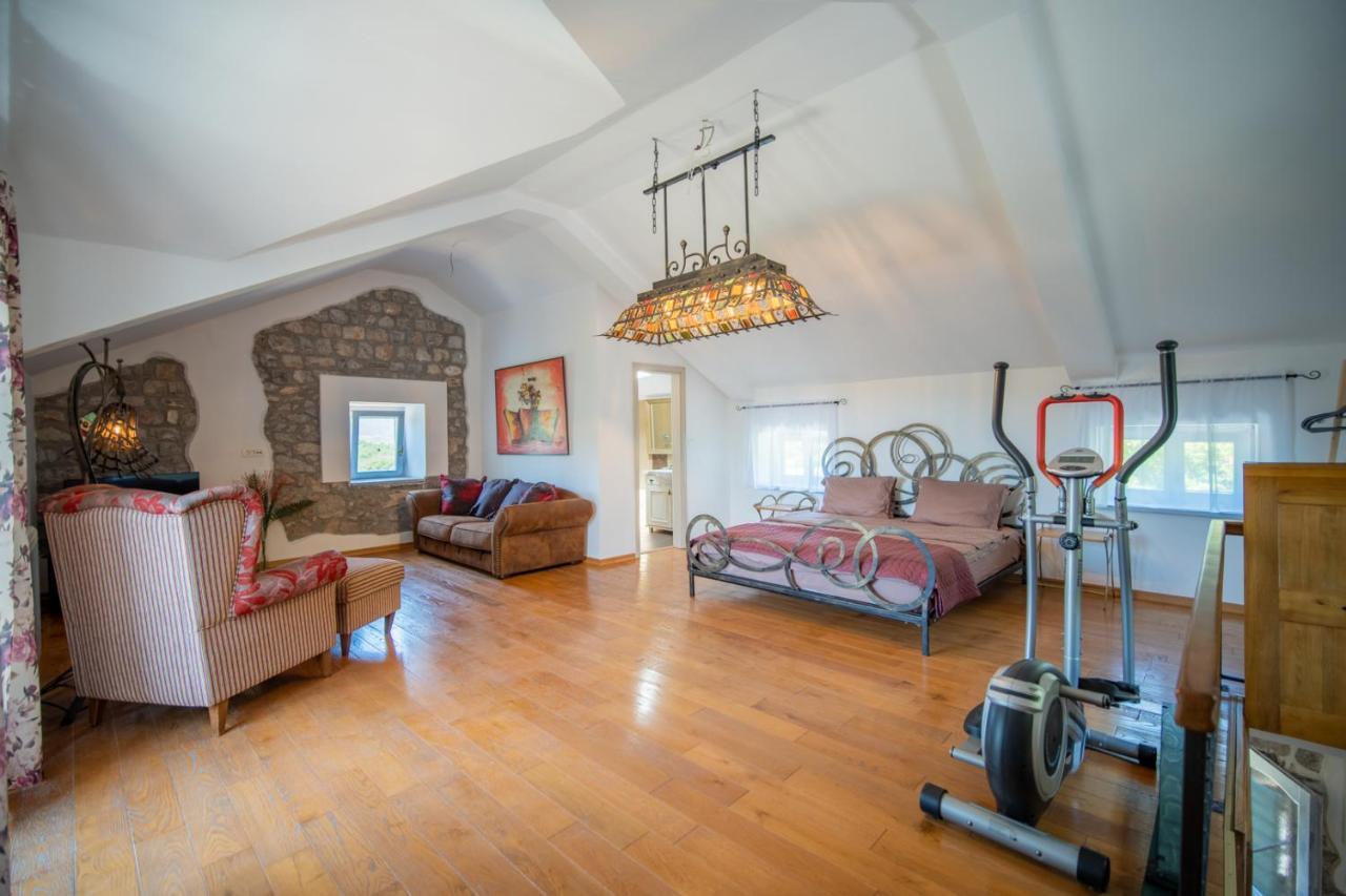 Villa Toscana With A Pool Tivat Buitenkant foto